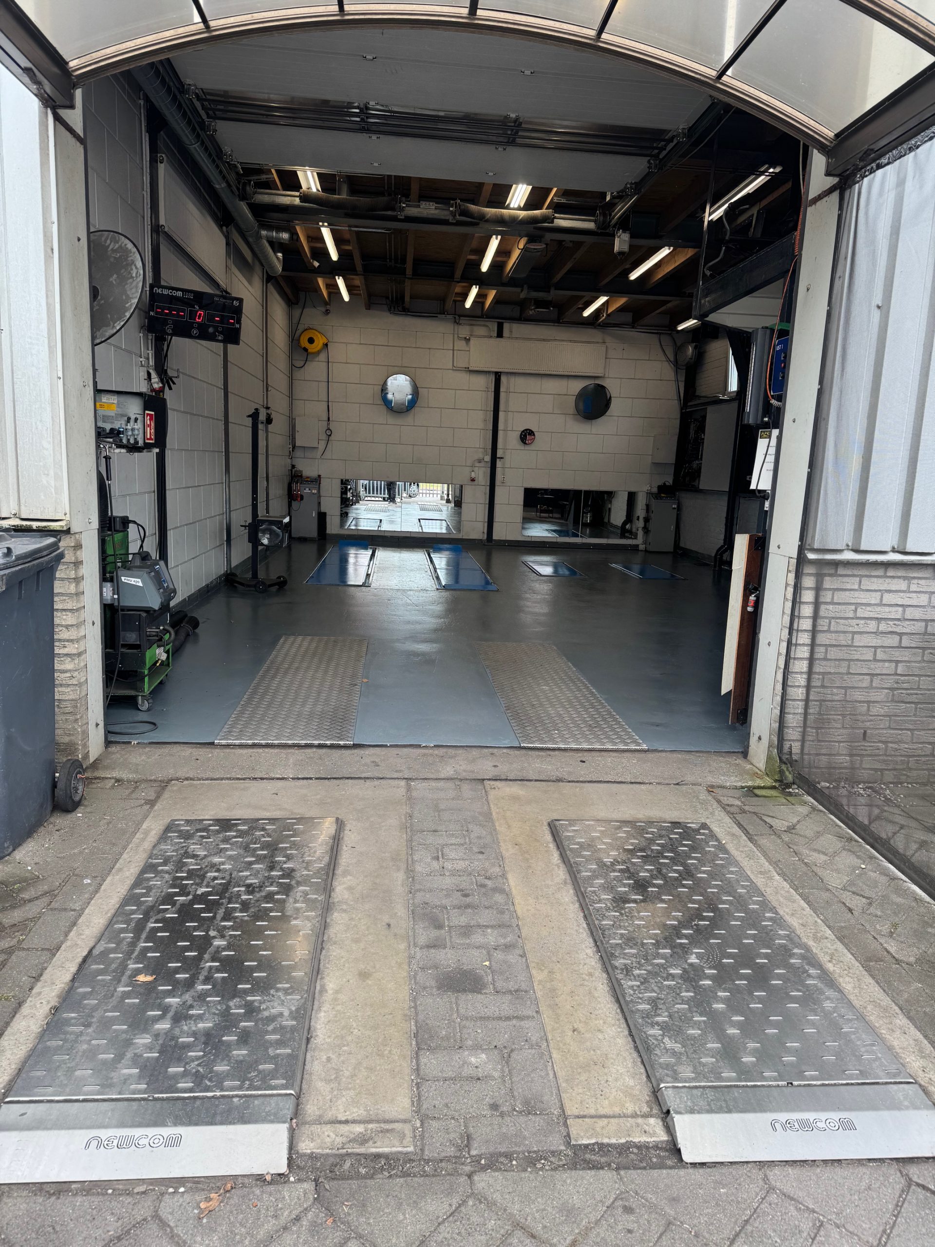 voorkant garage apkmoerman